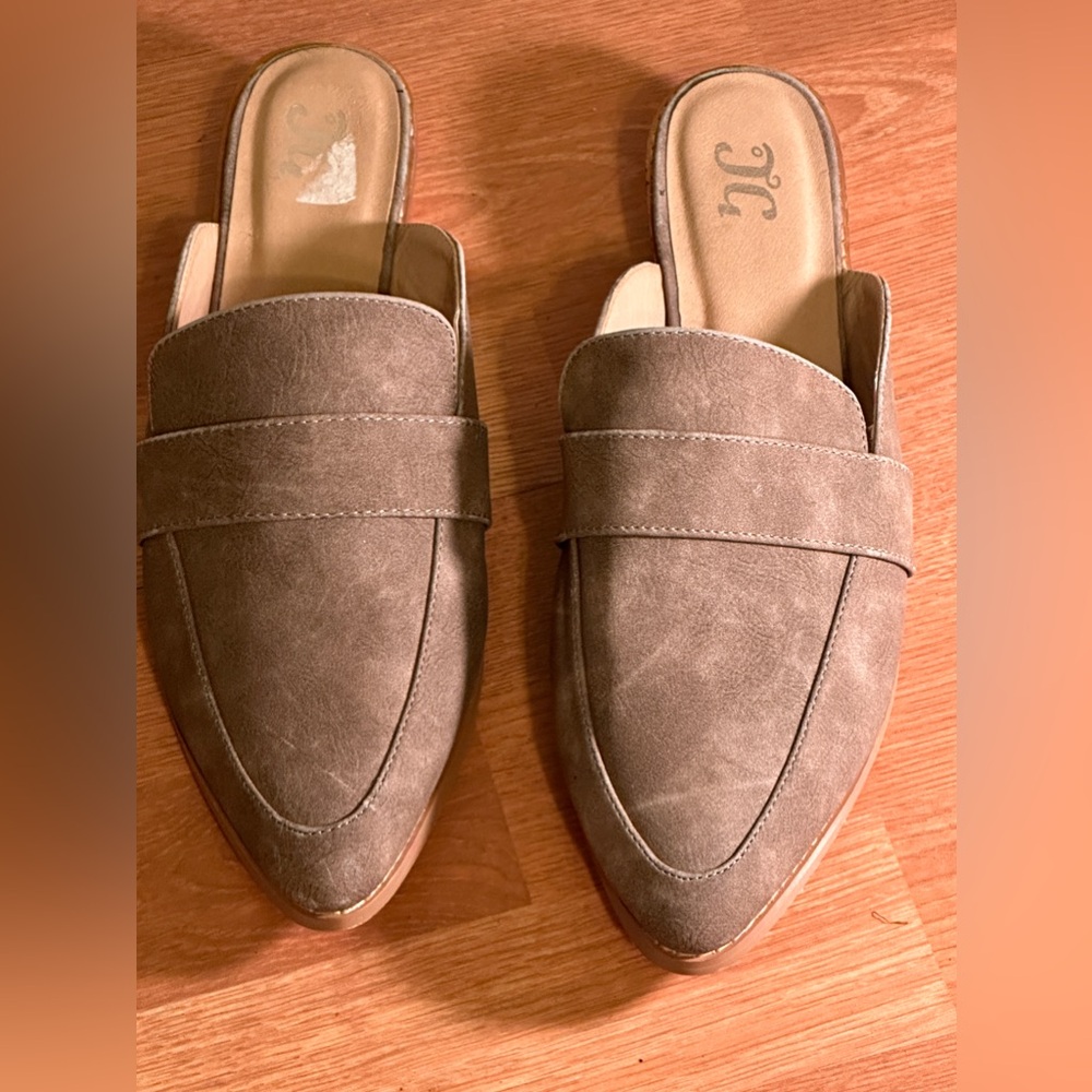 Nwot- JC Beige Faux Leather Loafer Mules SZ 12